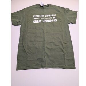 Gildan Ultra Cotton Mens Green Great Grandpa Graphic T-Shirt Size M Promoted To